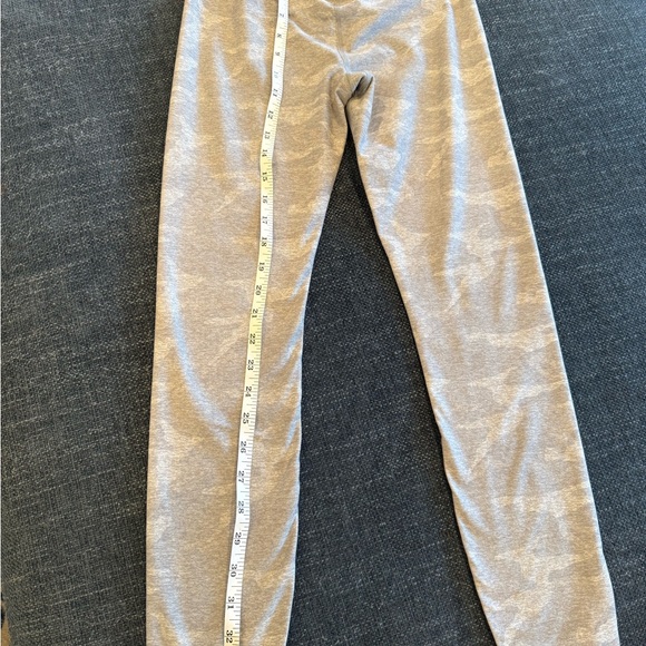 Vuori Women's Gray Camouflage Leggings - Picture 6 of 9